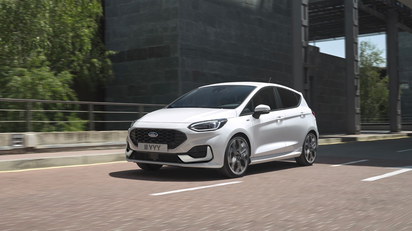 https://www.ford.fr/content/dam/guxeu/fr/cars/new-fiesta/gallery/3col/ford-fiesta-fr-TELLEMENT_FIESTA-16x9-2160x1215-white-fiesta.jpg.renditions.original.png