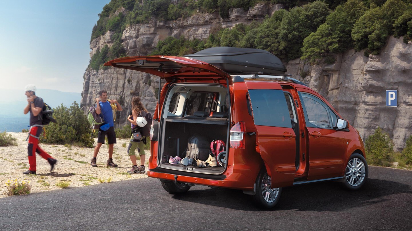 Coffre ouvert prêt pour un voyage