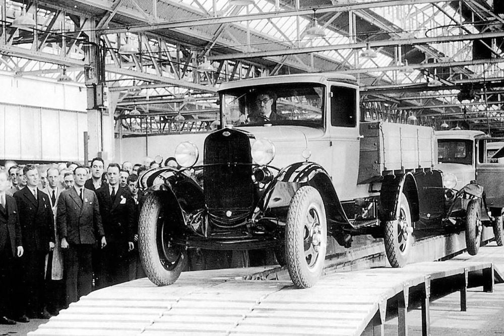 Photo historique d’une vieille voiture