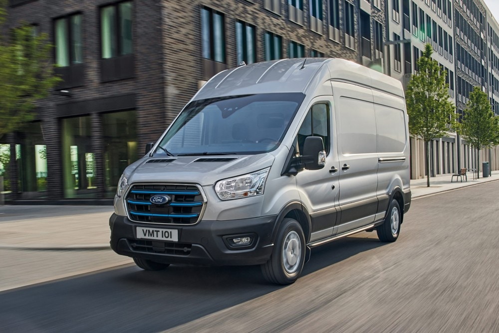 Ford Transit sur la route