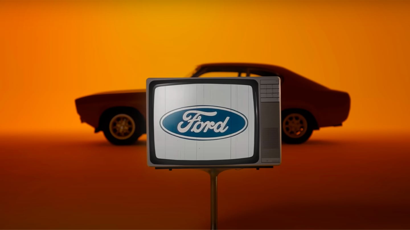 Un aperçu de la Ford Capri classique et de sa transformation en nouvelle Ford Capri électrique. 
