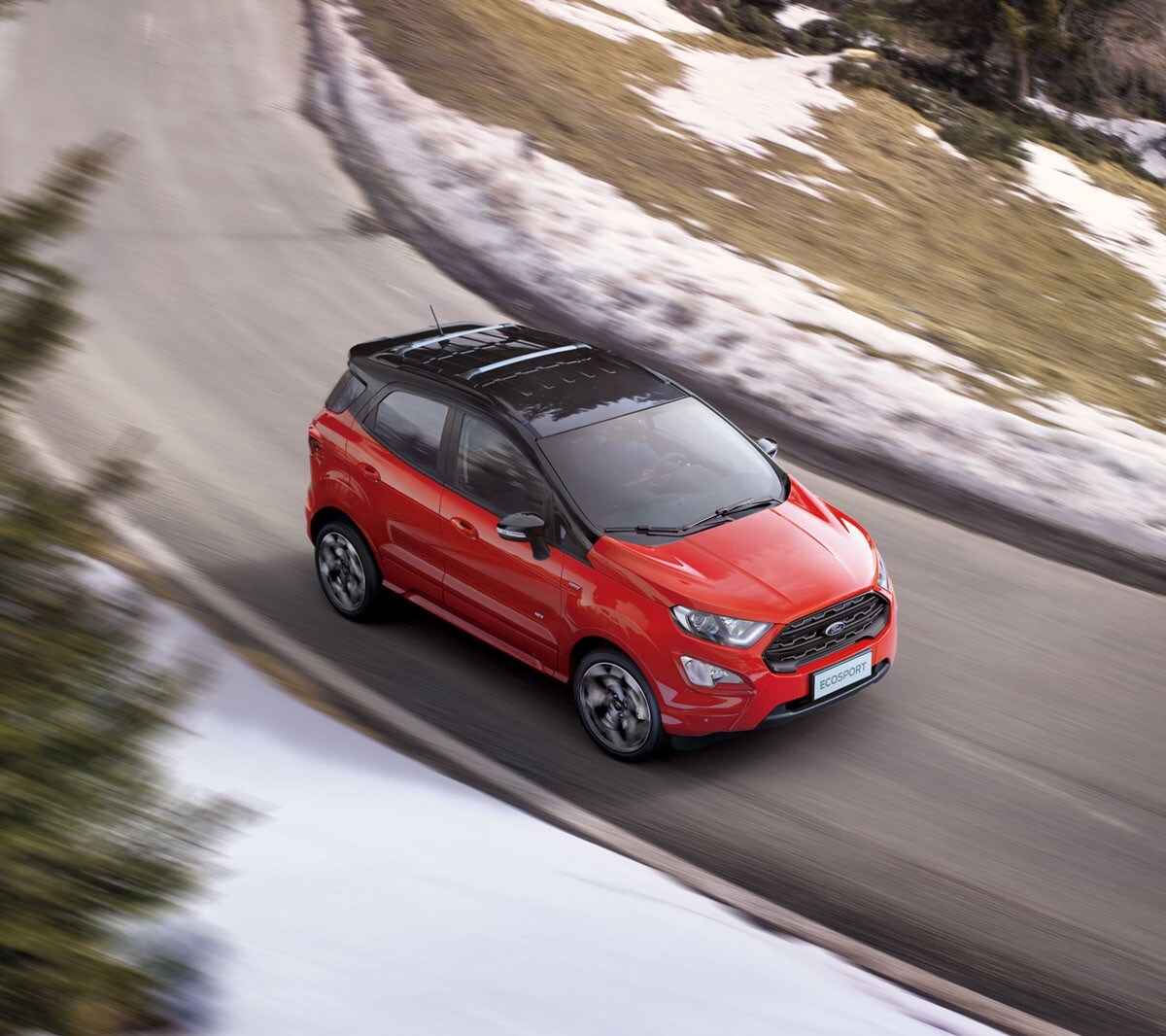 Ford EcoSport driving with roof rack