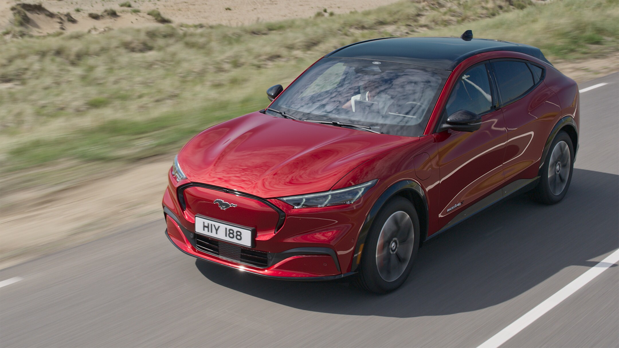 La Ford Mustang Mach-E sur la route.
