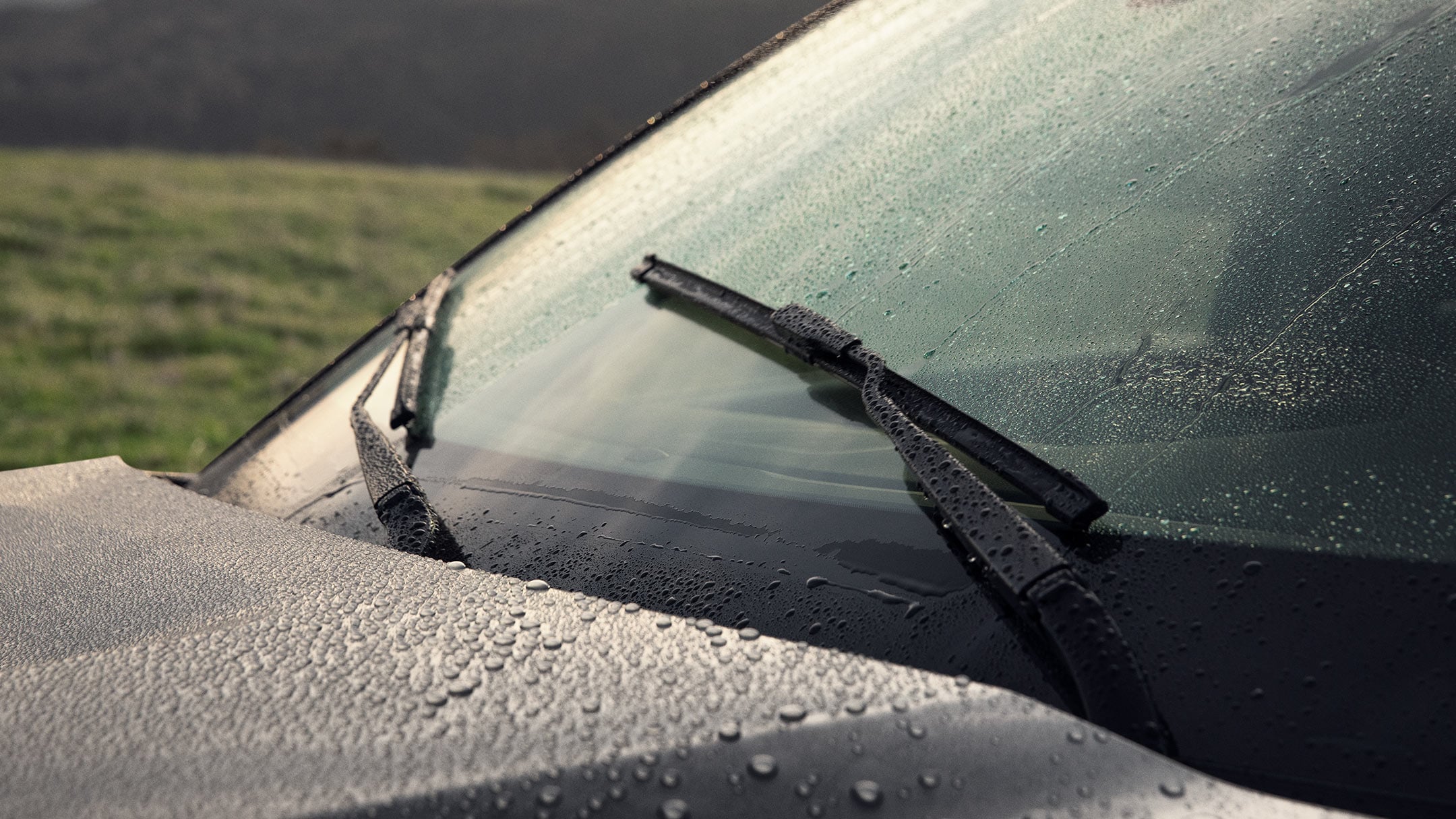 Gros plan sur les essuie-glaces du Ford Explorer