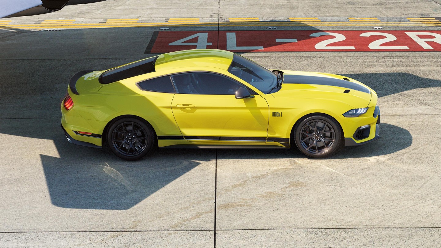 Vue latérale de la Ford Mustang Mach 1.