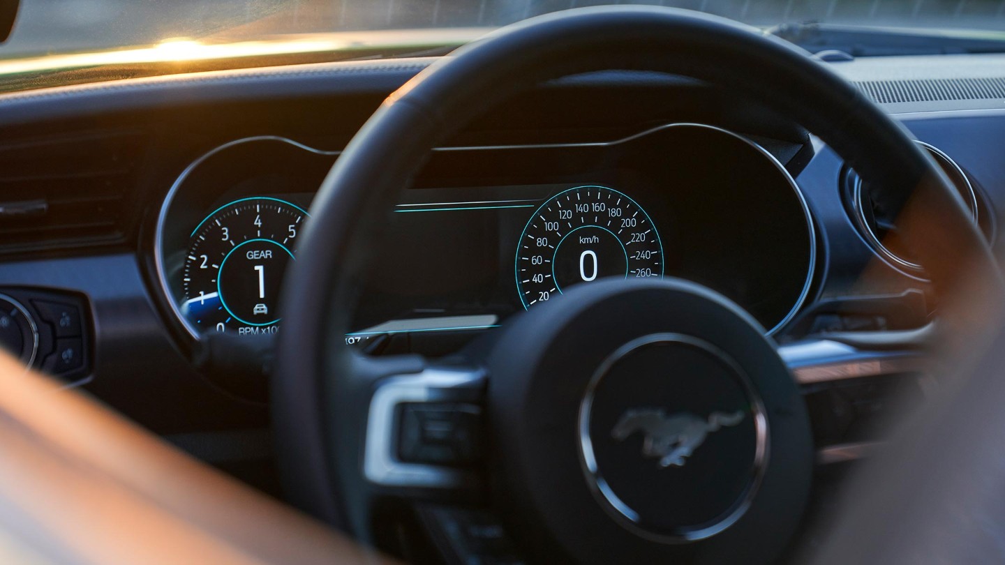Le combiné d'instrumentation LCD 12'' de la Ford Mustang.