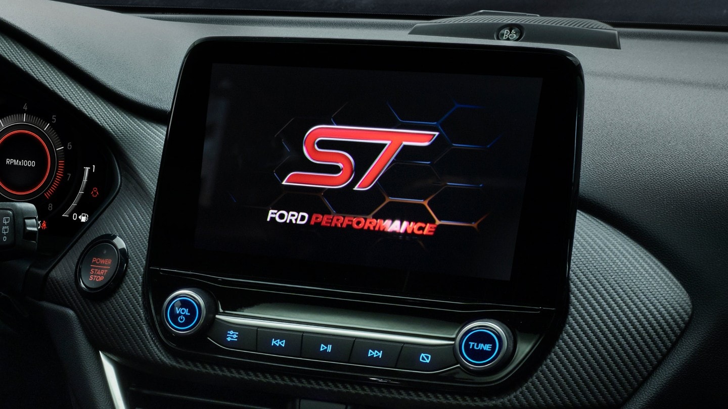 Gros plan sur le système SYNC 3 du Ford Puma ST.