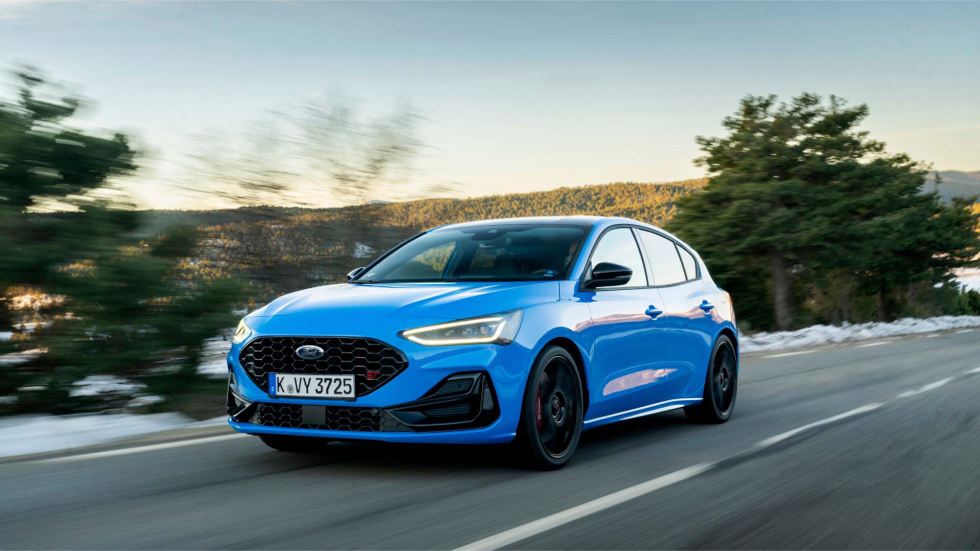 Ford Focus ST bleue vue de face