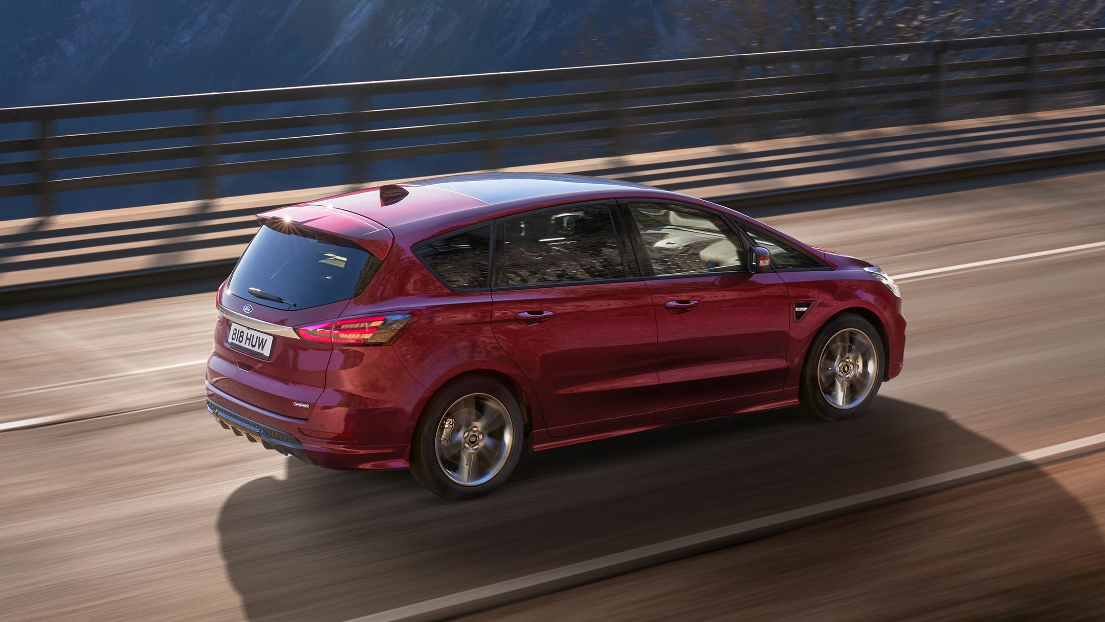 Ford S-MAX driving across bridge