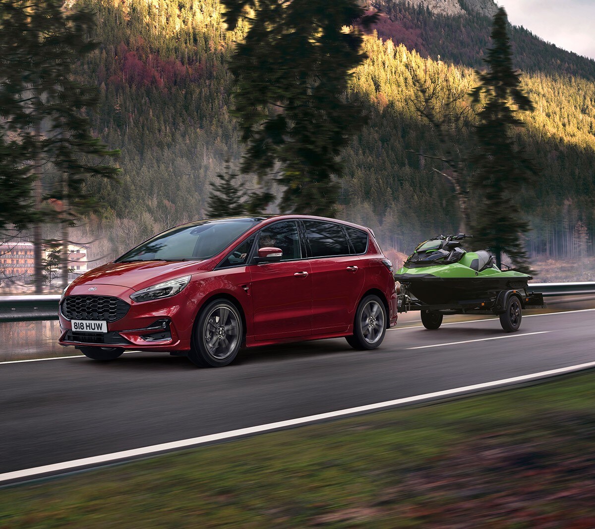 Ford S-MAX towing jet-ski