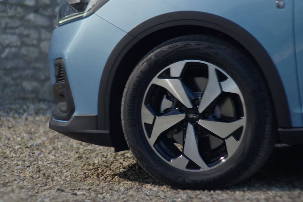 Ford Tourneo Connect front wheel close up