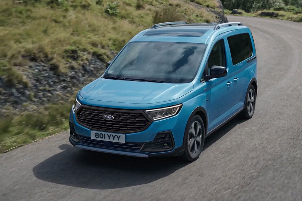 Ford Tourneo Connect Sport front view in motion