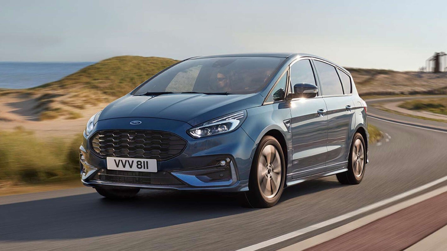Ford S-MAX driving by the beach