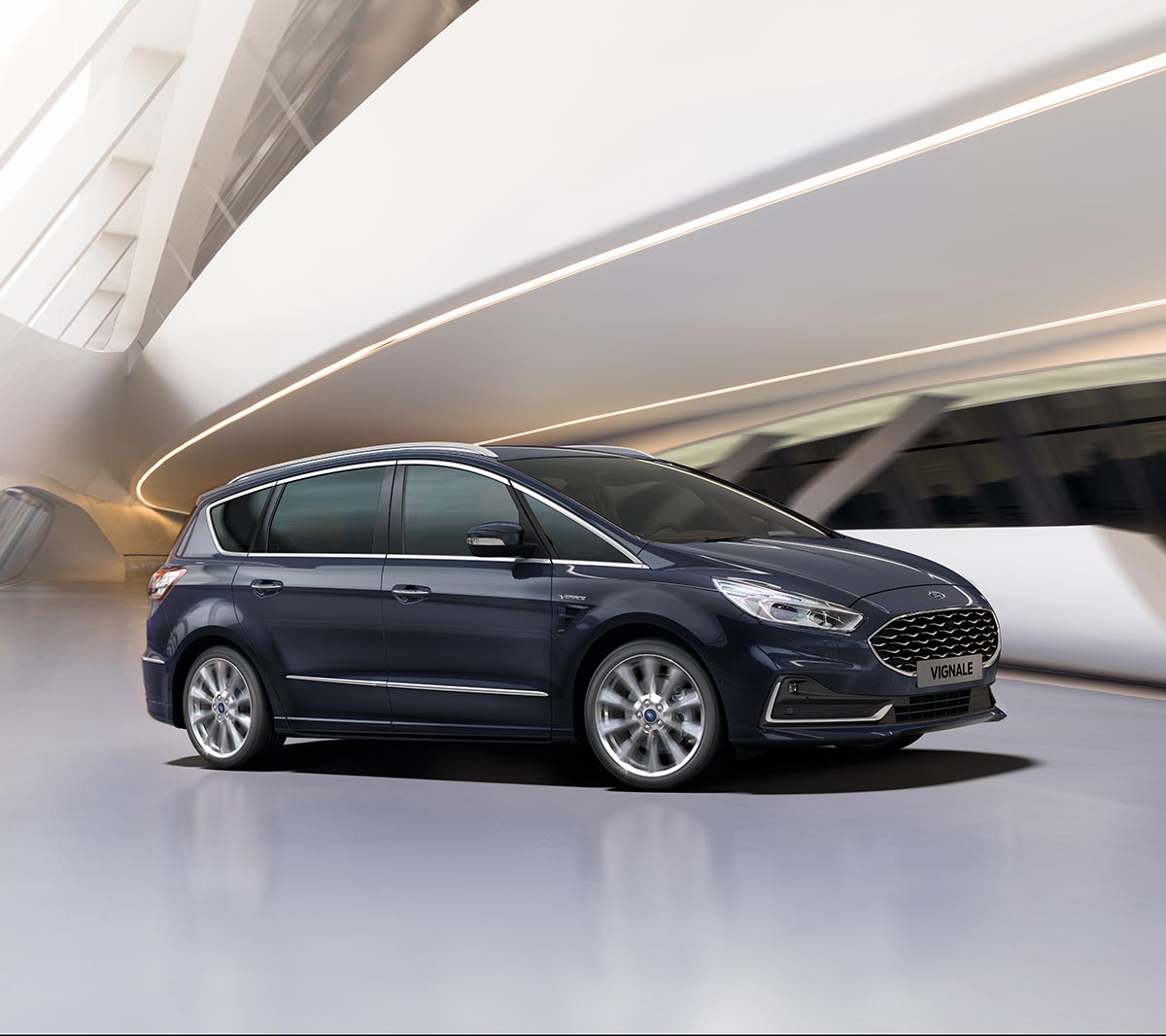 Ford S-MAX Vignale front view of the car