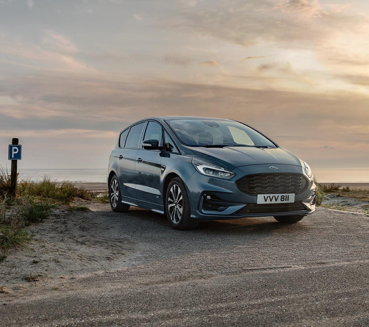 Ford S-MAX parked showing front view