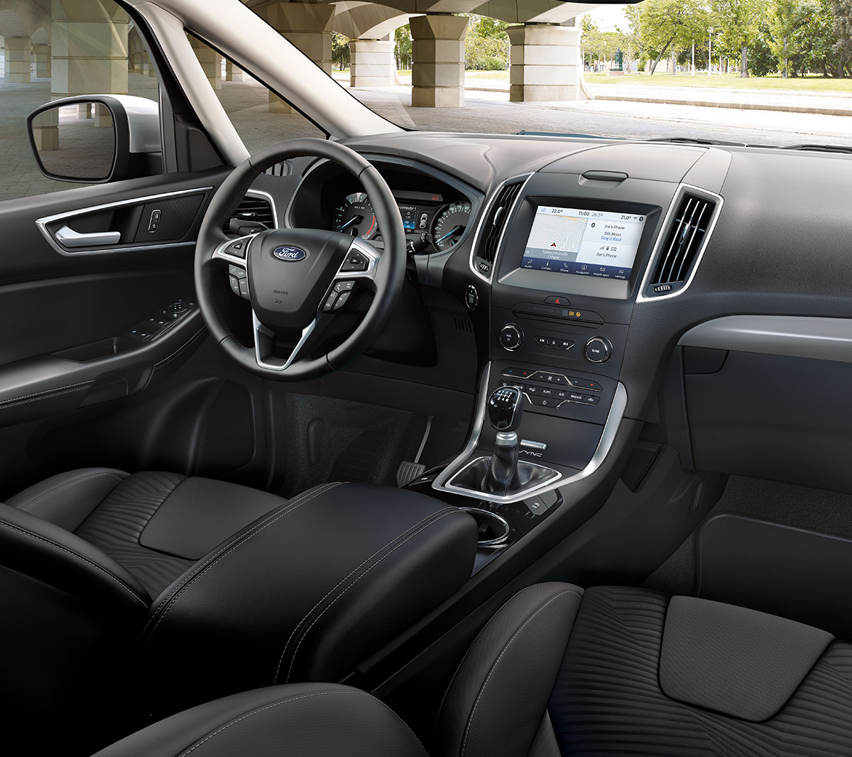 Intérieur du Ford S-MAX ST Line avec volant et SYNC 3