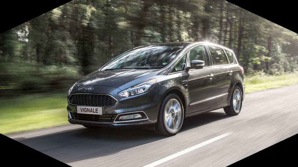 Dark Ford S-MAX Vignale in motion
