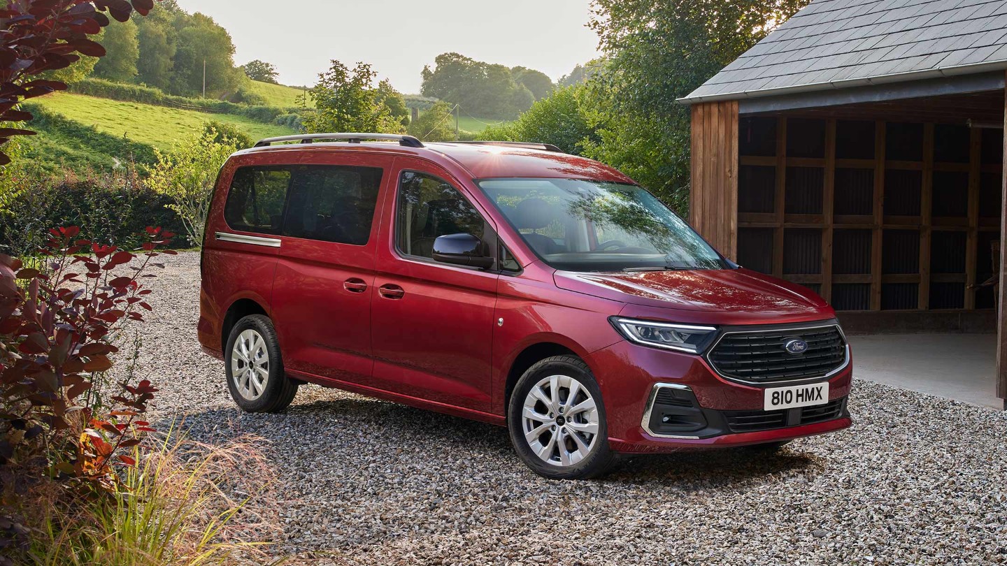 FORD Galaxy - Présentation - Un grand monospace sept places doté de  technologies d'aide à la conduite 