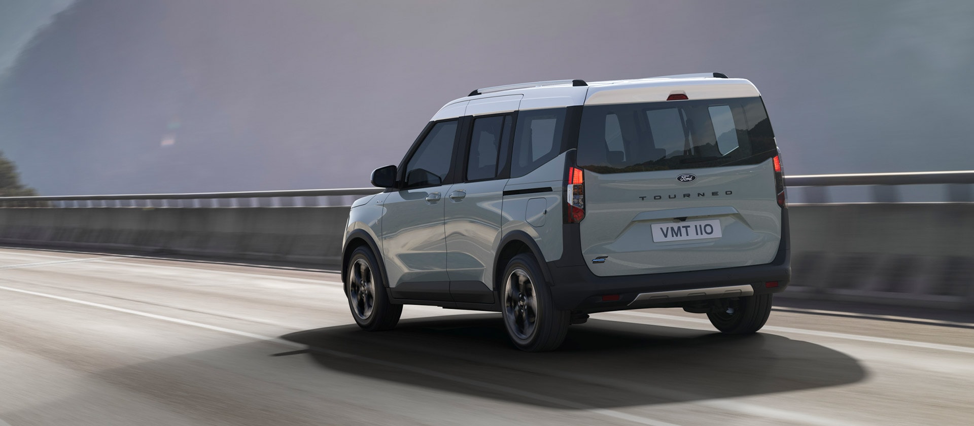 Ford E Tourneo Courier sur la route