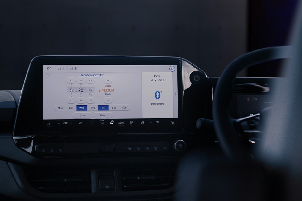 Dash screen showing the All-New Tourneo Custom cabin pre-conditioning