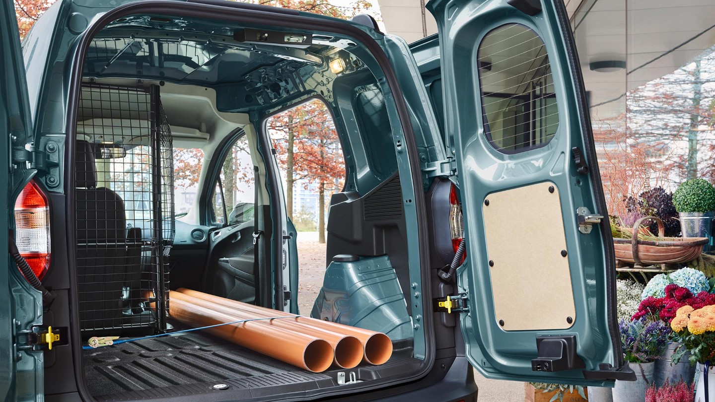 Equipements et caract ristiques Transit Courrier Ford FR