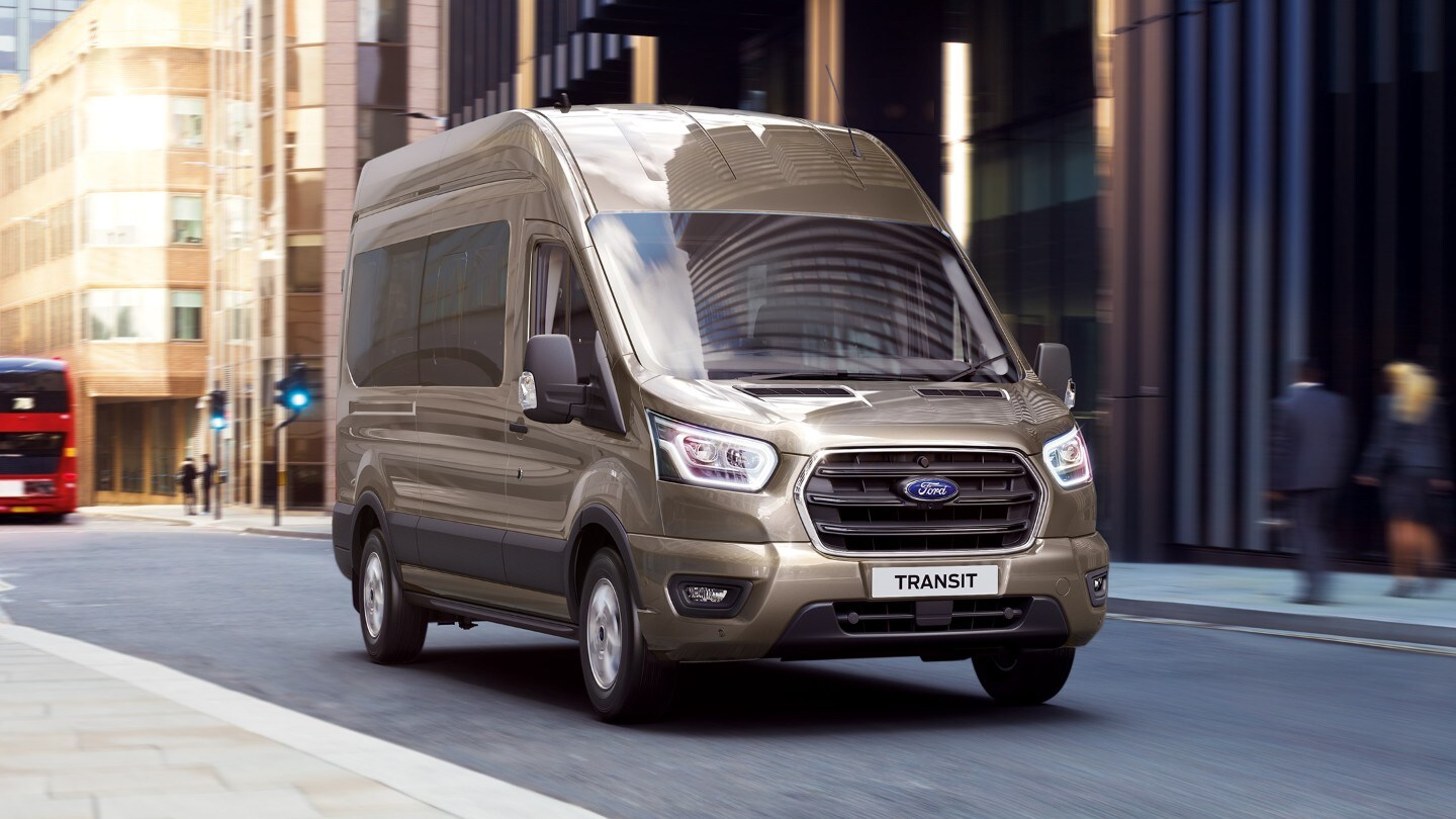 Ford Transit Minicar -  vue de trois quarts face 