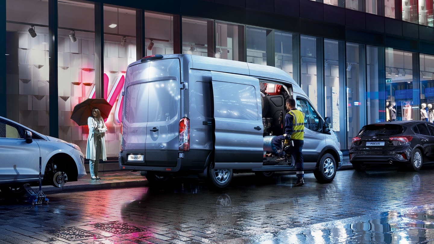 Porte latérale coulissante ouverte du Ford Transit 2T