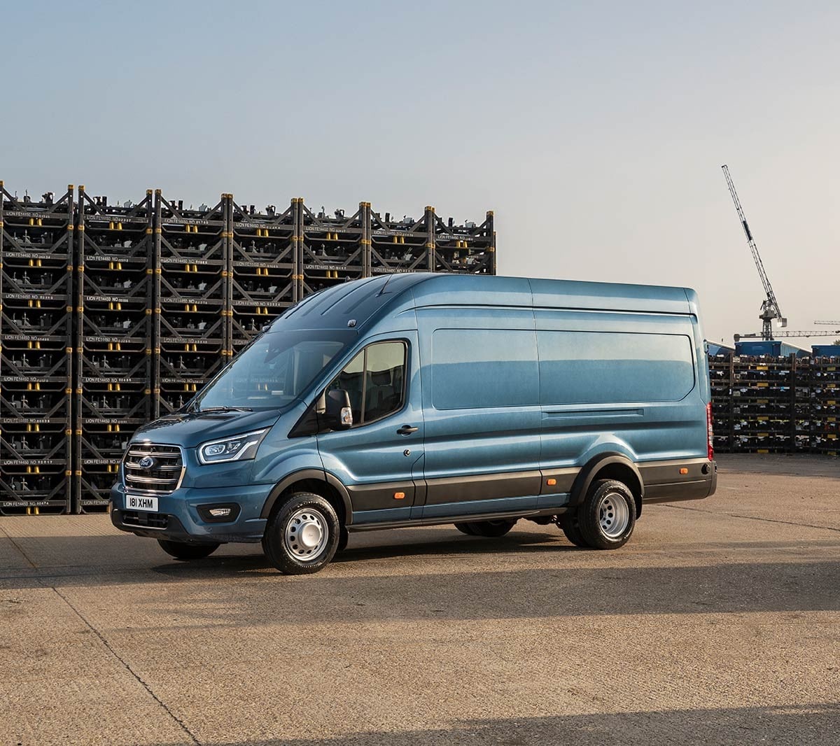  Le Ford Transit 5 Tonnes garé sur un chantier.