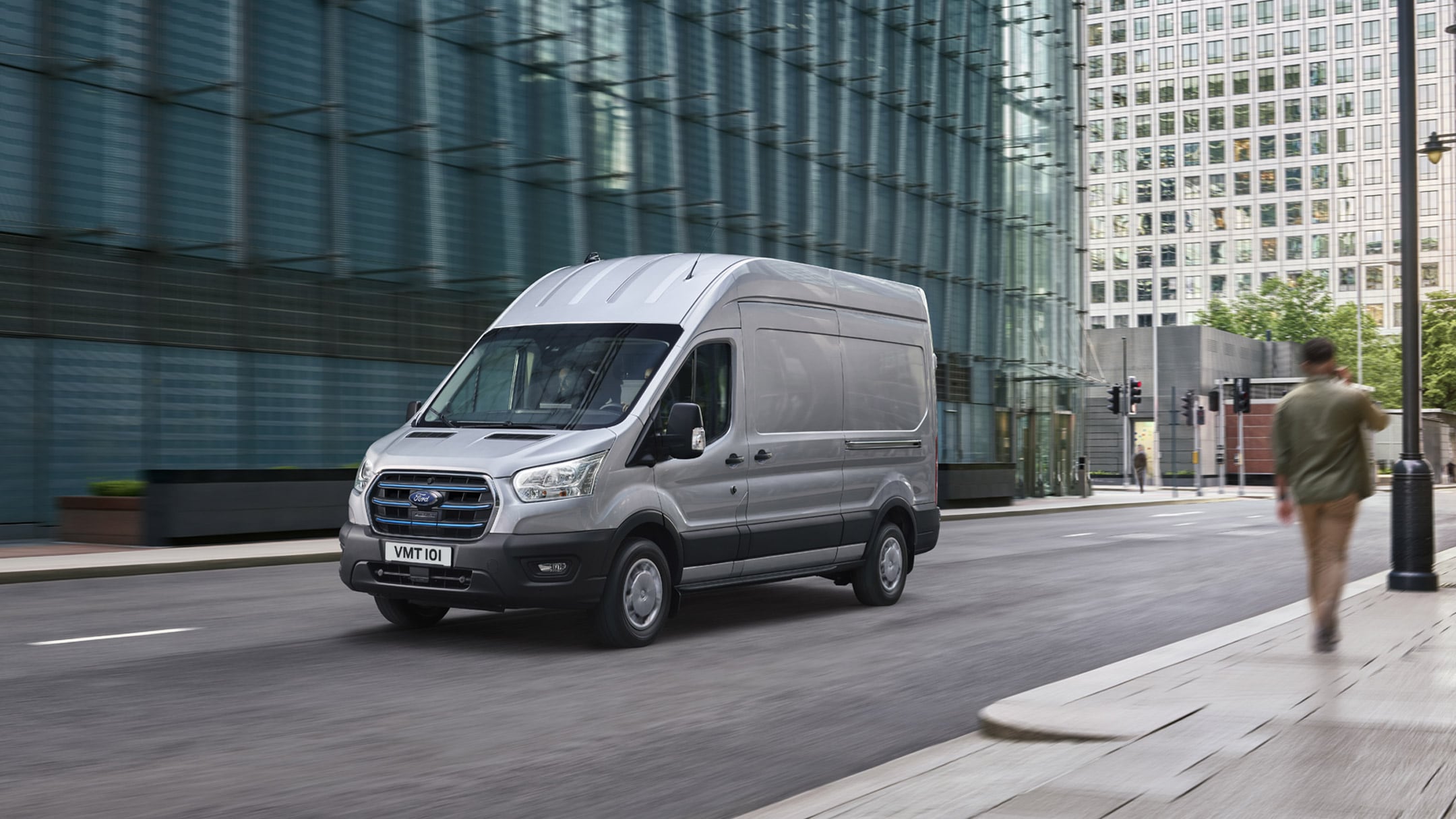 Un Ford E-Transit en circulation.