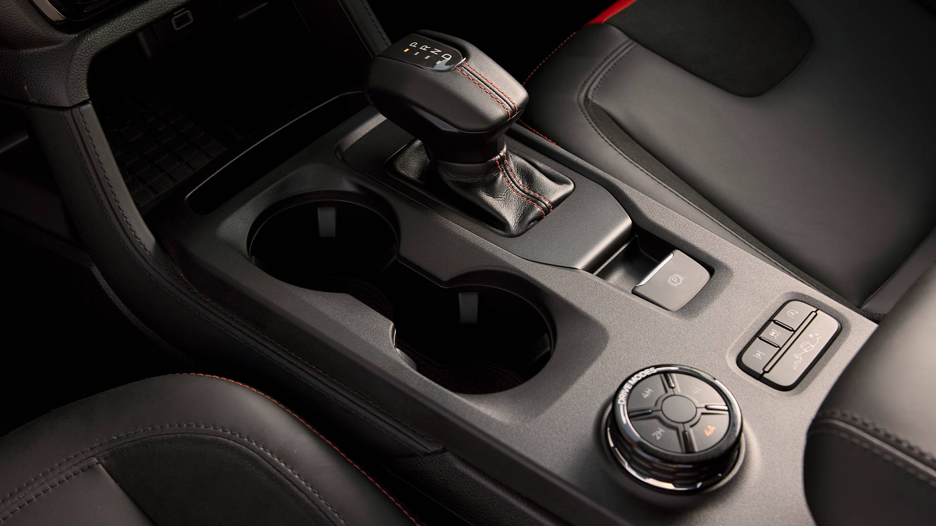 Console centrale du Ford Ranger Raptor avec sélecteur de mode de conduite.
