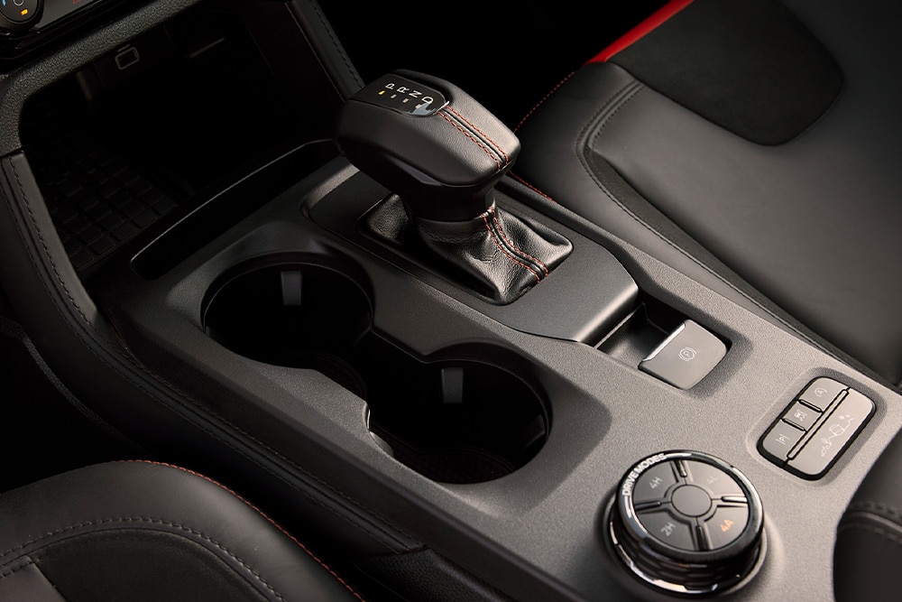 Console centrale du Ford Ranger Raptor avec sélecteur de mode de conduite.