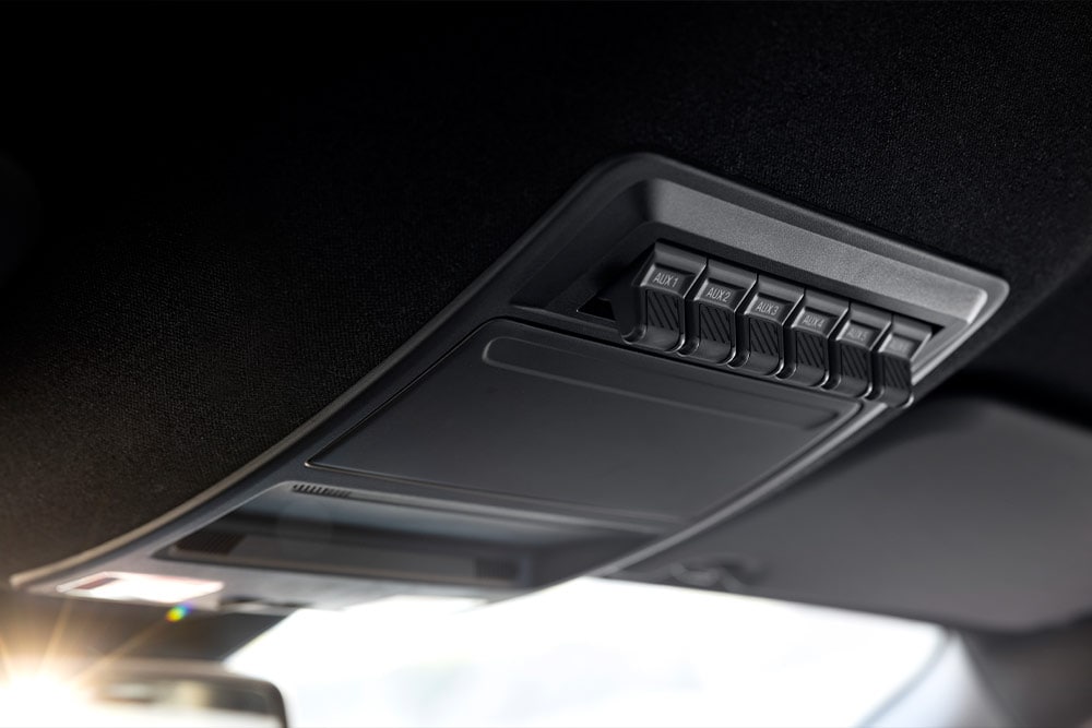 Gros plan sur les interrupteurs pour équipements supplémentaires du Ford Ranger Raptor.