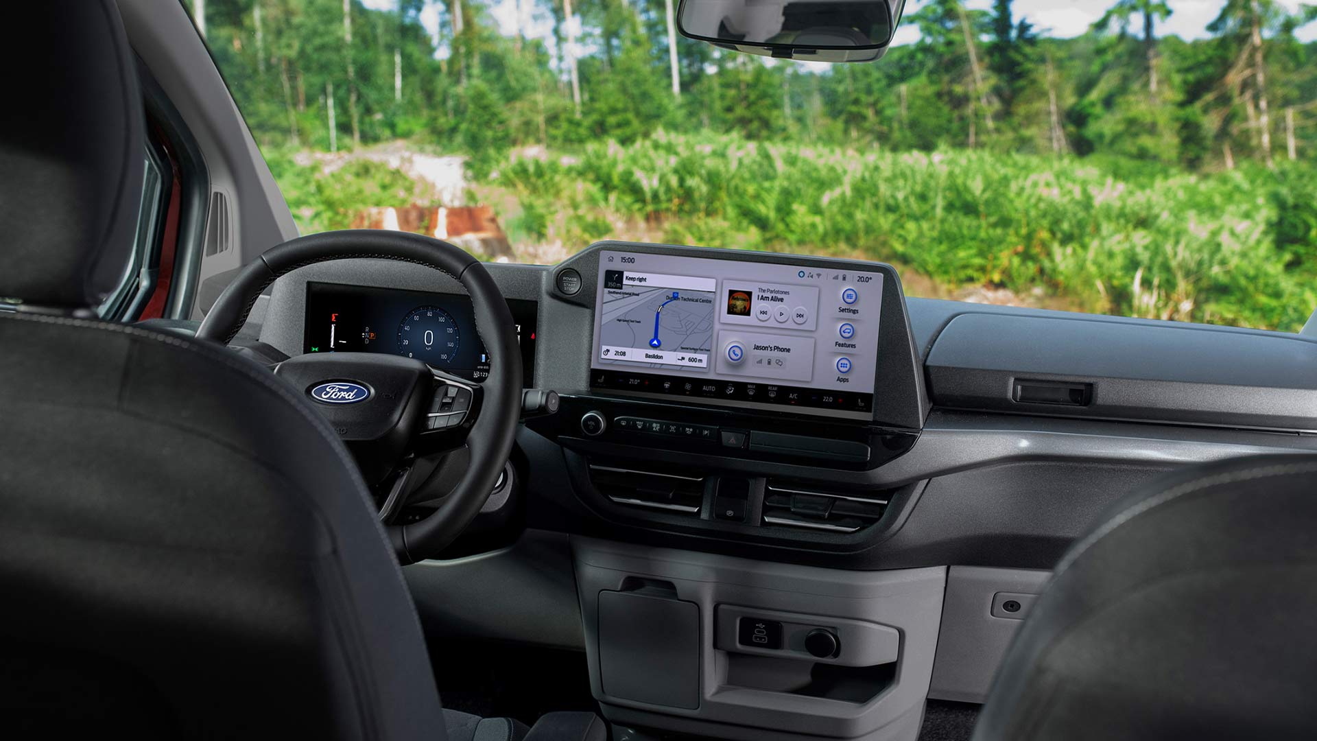 Volant, tableau de bord et écran tactile 13" avec SYNC 4 dans un Ford Transit Custom Nugget. 