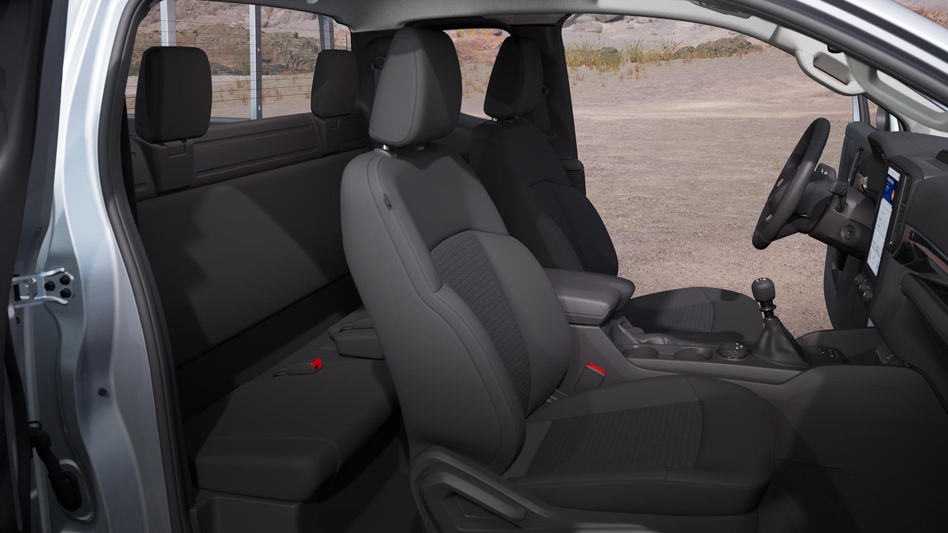 Vue de profil de l’intérieur de la cabine d’un Ford Ranger XLT Super Cab.