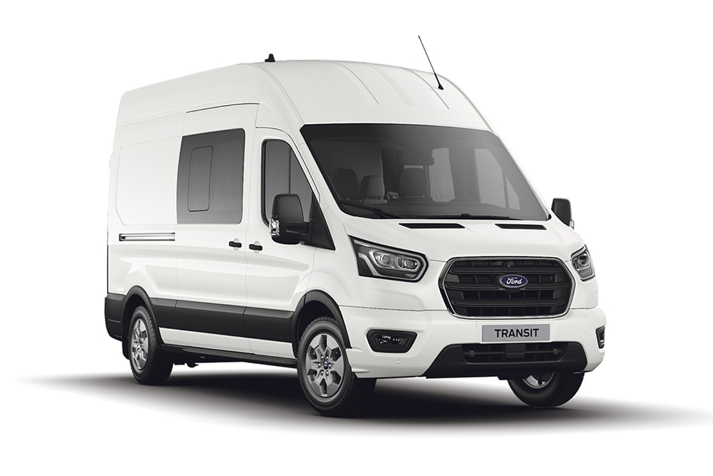 Ford Transit Kombi blanc.