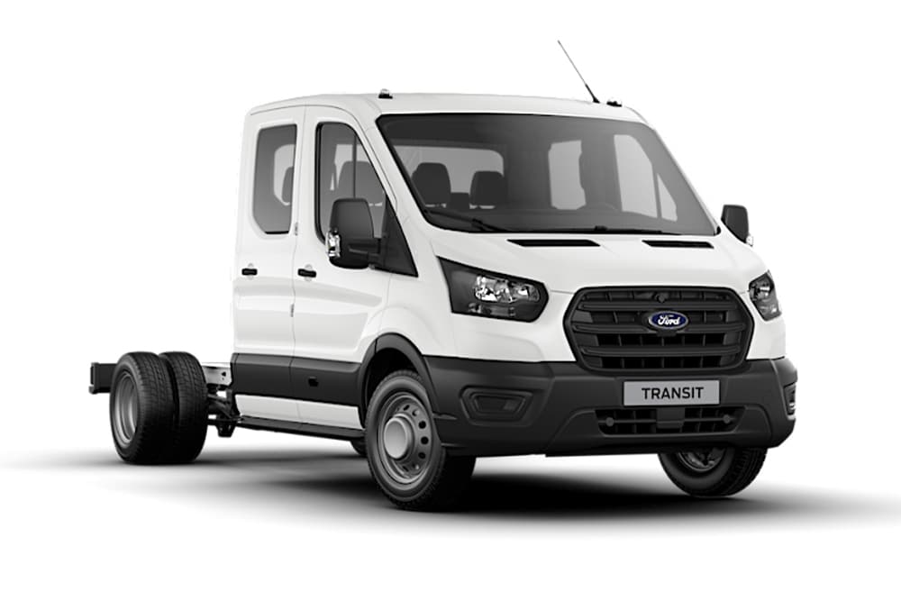 Ford Transit Châssis Double Cabine Base blanc sur fond blanc.
