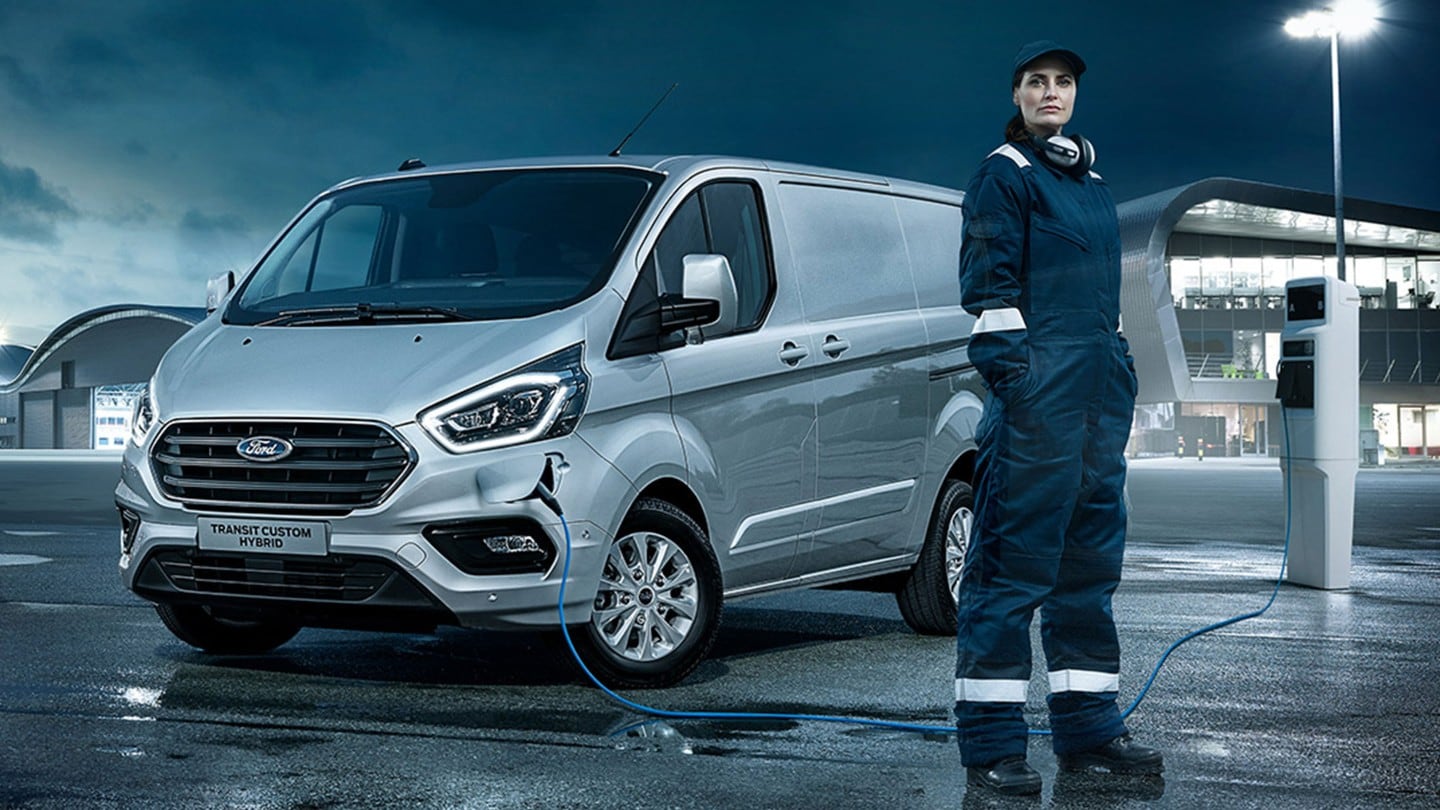 Le Ford Transit Custom  Hybride Rechargeable en charge. 