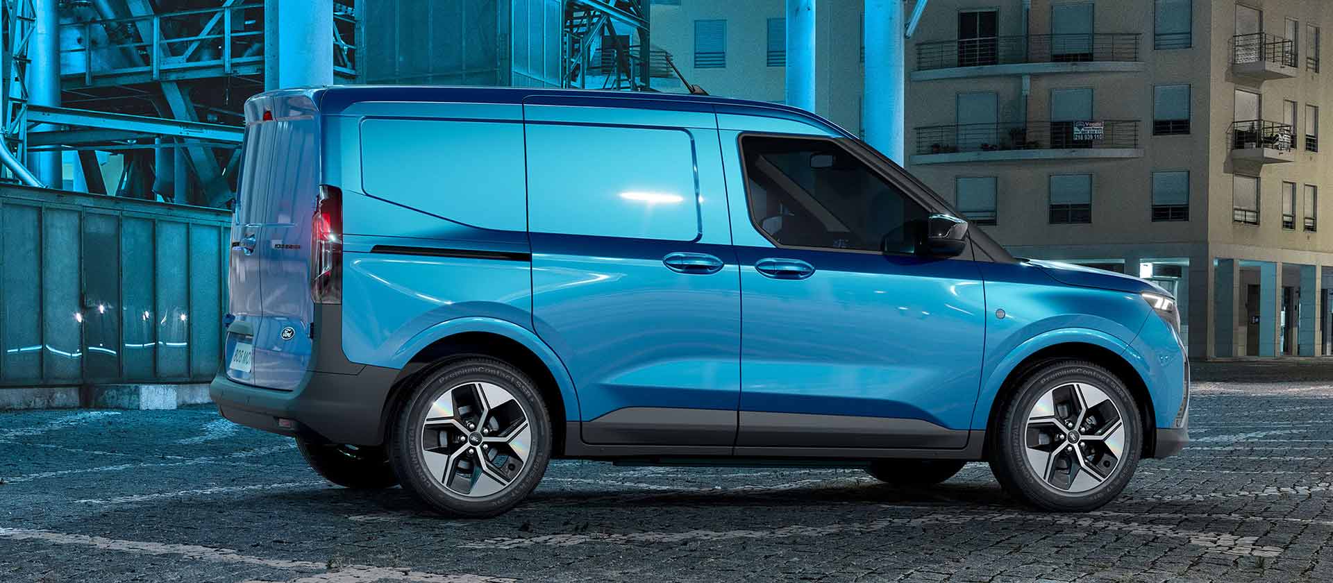Ford E-Transit Courier gris coté droit