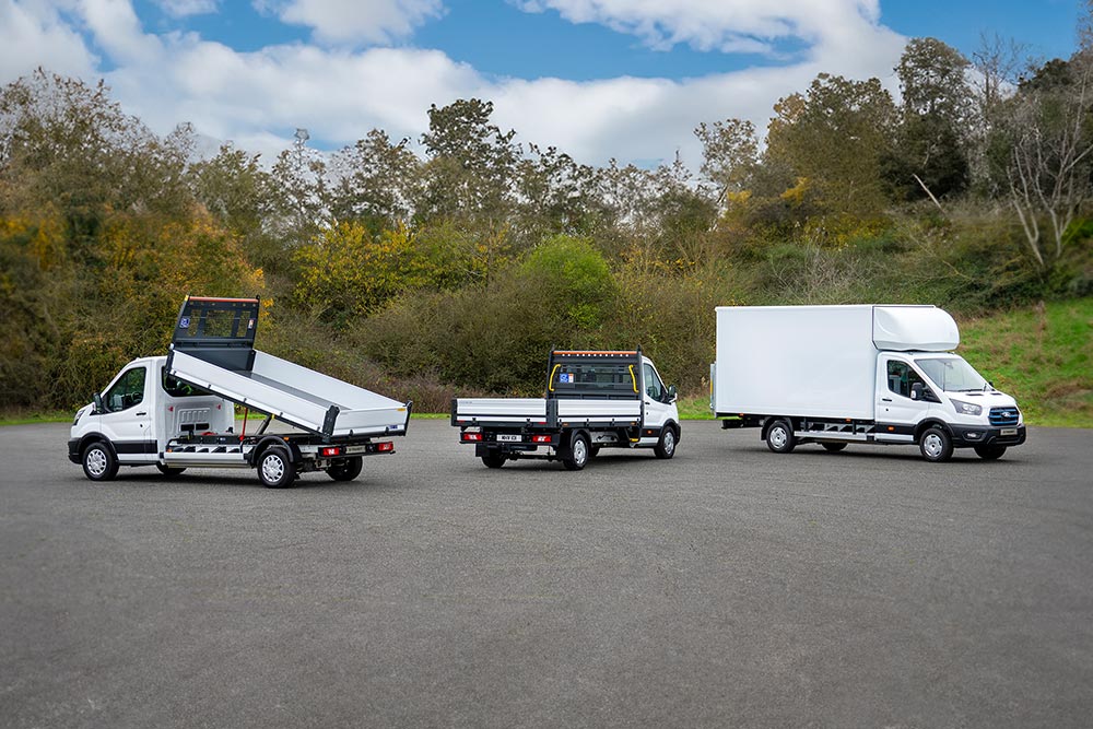 Gamme Ford Transit comprenant des bennes et des conversions de fourgons Luton.