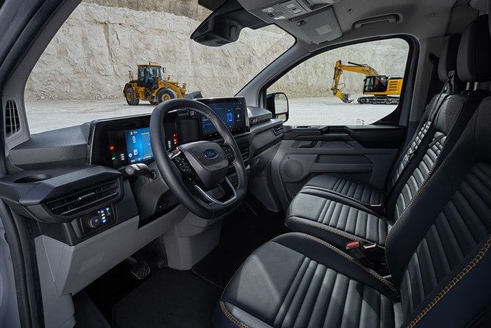L’intérieur d’un fourgon Ford E-Transit Custom électrique.