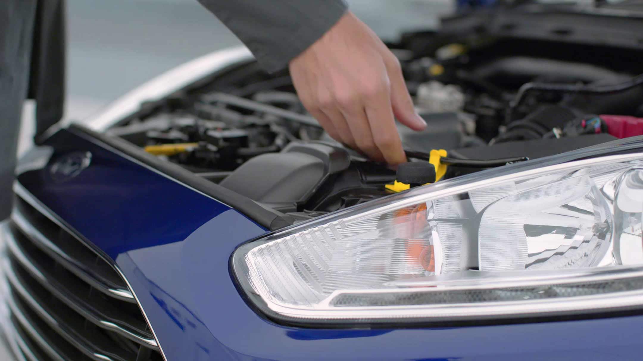HOW TO OPEN AND CLOSE YOUR BONNET CORRECTLY